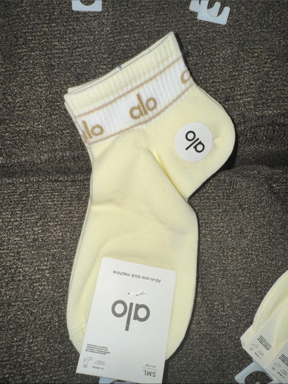 ALO Yoga NWT Women’s Ankle Socks - White and Light Yellow - Pack (5-pairs)